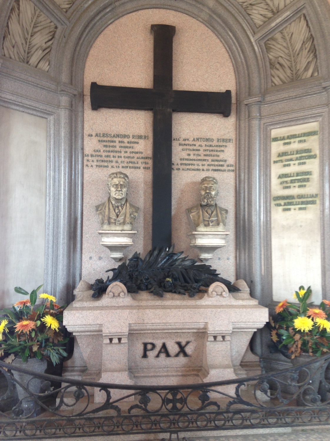 Alessandro Riberi's tomb-01.jpg
